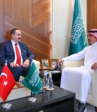 وزير الإعلام يستقبل سفير جمهورية تركيا